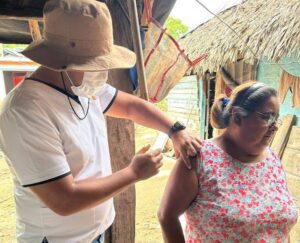 REPORTA SECTOR  SALUD AVANCE DEL 13.5% EN VACUNACIÓN CONTRA INFLUENZA.