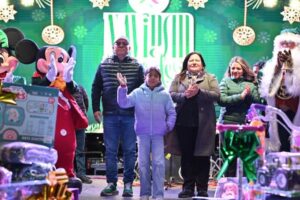 CIUDAD SATÉLITE SE ILUMINA Y CELEBRA LA NAVIDAD CON RICARDO GALLARDO