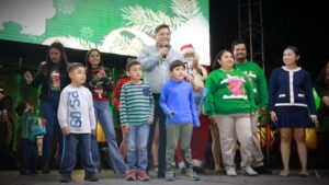RICARDO GALLARDO CELEBRA CON FAMILIAS DE LA REGIÓN MEDIA LAS POSADAS NAVIDEÑAS