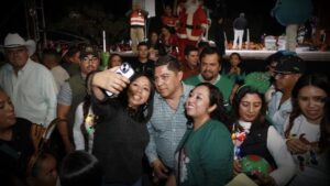 RICARDO GALLARDO CELEBRA CON FAMILIAS DE LA REGIÓN MEDIA LAS POSADAS NAVIDEÑAS