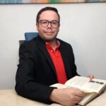 Educación financiera, clave para un futuro estable: Lic. Josué Briano Macías