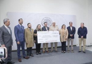 CONGRESO DEL ESTADO HACE ENTREGA DE APOYO ECONÓMICO POR CIEN MIL PESOS AL H. CUERPO DE BOMBEROS.