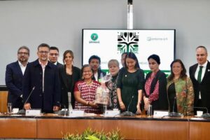 Avanzar hacia un ambientalismo mexicano que combine ciencia, cultura y justicia social, con las comunidades y las personas al centro: entre las principales propuestas de autoridades y organizaciones reunidas ayer en el foro “Raíces y Futuro: Hacia un ambientalismo mexicano” 