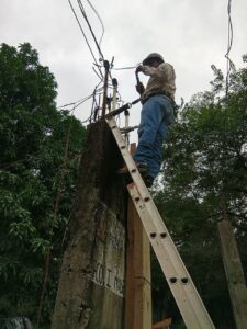 Realiza Municipio trabajos de Reconexión de Alumbrado Público en La Cruz y Callejón Zoyotla