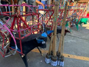 Alcalde Entrega Pirotecnia para Preservar Tradiciones en Comunidades