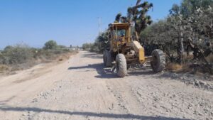 Mejoran caminos rurales en Moctezuma y benefician a 24 localidades