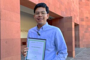 Estudiante de la FEPZH-UASLP destaca en ExpoCiencias 2025 con “Guajerines”, botana saludable elaborada con semilla de guaje