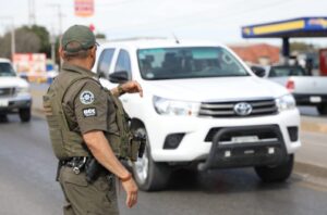 Acompañan retorno seguro de connacionales en carreteras de SLP