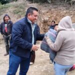 Llegan apoyos invernales a Xochiayo Santiago con el respaldo de Adelaido Cabañas