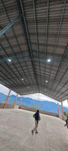 Renuevan sistema de  alumbrado del auditorio de Tlalchiquiliacapa