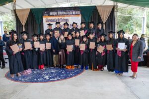 Reconocen a nuevos profesionistas de la UICSLP en Matlapa