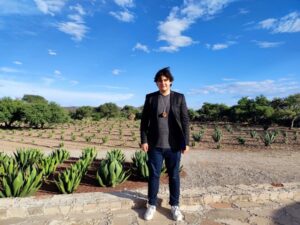 Versatilidad, iconografía potosina y profesionalismo, destacan en la obra de Diseñador egresado de la UASLP 