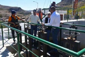 GOBIERNO ESTATAL LLEVA AGUA A LOS HOGARES EN ESCALERILLAS