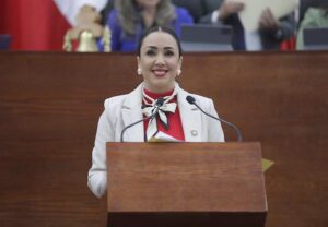 INICIATIVA DE REFORMA A LA LEY DE EDUCACIÓN DEL ESTADO PARA APOYAR A LA PERMANENCIA EDUCATIVA DE PERSONAS QUE SE CONVIERTEN EN PADRES EN EDAD TEMPRANA.