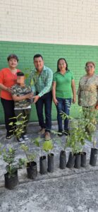 Impulsa Ayuntamiento reforestación y educación ambiental en primaria Macedonio Acosta
