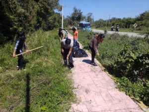 Gobierno y estudiantes transforman accesos de Tamazunchale con jornada ambiental