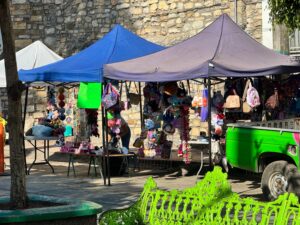 Autoridades invitan a apoyar a comerciantes reubicados temporalmente