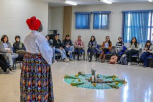 Mujeres de México y Colombia comparten saberes, identidad y memoria en la Facultad de Psicología de la UASLP