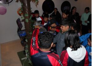 NIÑAS Y NIÑOS EN VISITA-TALLER AL MUSEO INTERACTIVO EL METEORITO