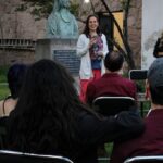 VERSOS EN EL JARDÍN EN EL COSSÍO