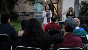 VERSOS EN EL JARDÍN EN EL COSSÍO