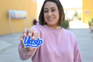 Unimanía cumple 15 años vistiendo el orgullo UASLP