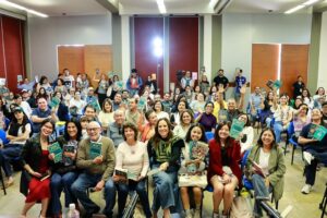 Historias sobre la familia, viajes y comida, dan forma al libro “Cuchara y memoria” de Benito Taibo presentado en la 50 FNL UASLP