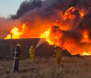 CONTROL TOTAL DE INCENDIO EN ZONA INDUSTRIAL