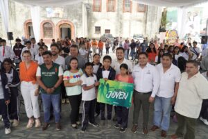Estado acerca programas a la juventud en la región media