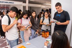 Facultad de Ciencias Químicas de la UASLP abre puente con empresas en encuentro estratégico