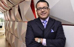 Egresado de la UASLP destaca el papel social de las y los abogados en contextos globales