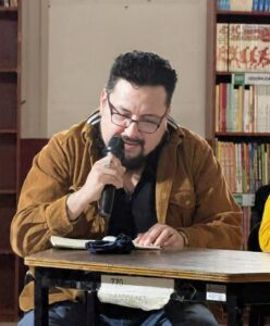 Un libro es el único portal de bolsillo para ascender a otra dimensión de la vida: Valdespino.