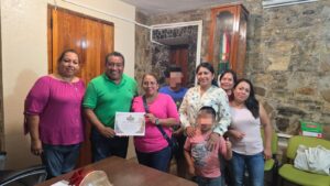 Reconocen a Adelaido Cabañas por impulsar delfinoterapias infantiles