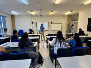 Especialista expone en la UASLP cómo fortalecer el rendimiento deportivo desde la mente