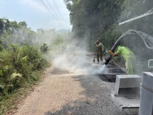Gobierno estatal da mantenimiento a caminos de Xilitla