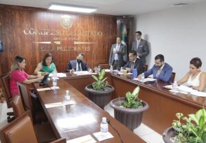 LA COMISIÓN DE GOBERNACIÓN APROBÓ INICIATIVA DEL GOBERNADOR PARA SUSTIRUIR A LA SEDUVOP POR EL INREVIS COMO AUTORIDAD ENCARGADA DE EJECUTAR DECRETO PARA DAR CERTEZA JURÍDICA A DUEÑOS DE TERRENOS EN MATEHUALA: DIP. HÉCTOR SERRANO