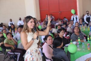 Ruth González encabeza festejos por el Día de las Madres en municipios potosinos
