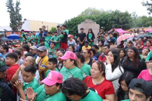 Familias potosinas disfrutan mañana futbolera junto a Ruth González