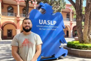 Egresado de la UASLP obtiene reconocimiento internacional por mural con efectos cinéticos