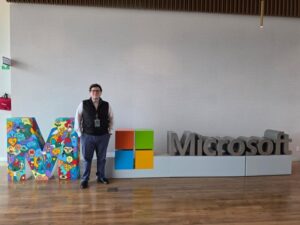 Egresado de Ingeniería de la UASLP impulsa su desarrollo profesional en Microsoft México