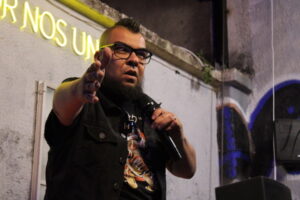  STAND UP COMEDY CON AXEL TEJADA ESTE VIERNES EN EL MAC