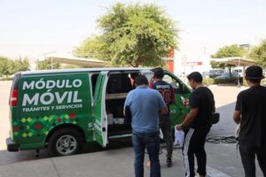 GOBIERNO ESTATAL ACERCA PLACAS MUNDIALISTAS A LAS FAMILIAS POTOSINAS