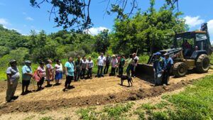 Inicia Gobierno Municipal apertura de camino saca-cosechas