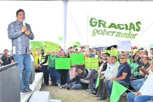 EL GOBERNADOR RICARDO GALLARDO ARRANCA PAVIMENTACIÓN DEL CAMINO CHARCAS-SANTO DOMINGO