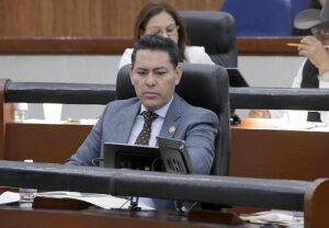 SE PROPONE AUMENTAR LAS PENAS PUNITIVAS SI EL RESPONSABLE DEL DELITO DE ABUSO SEXUAL ES SERVIDOR PÚBLICO Y LO COMETE EN EJERCICIO DE SUS FUNCIONES