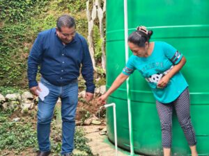Entregan 20 cisternas para almacenamiento de agua a familias de La Reforma