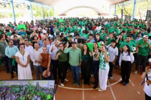 RGC anuncia 3 mil becas para que más jóvenes estudien una carrera