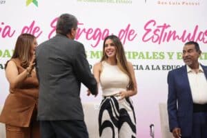Ruth González reconoce a quienes sostienen la educación en San Luis Potosí