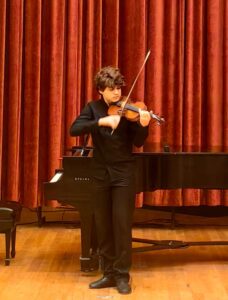 RECITAL DE VIOLÍN DE ROMÁN SHIMALIN TSYGANOV EN EL COSSÍO