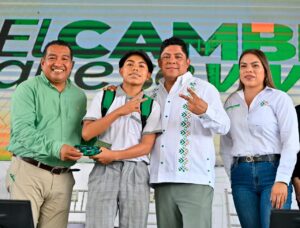 Ricardo Gallardo lleva apoyos escolares a más de 12 mil estudiantes de Tamazunchale